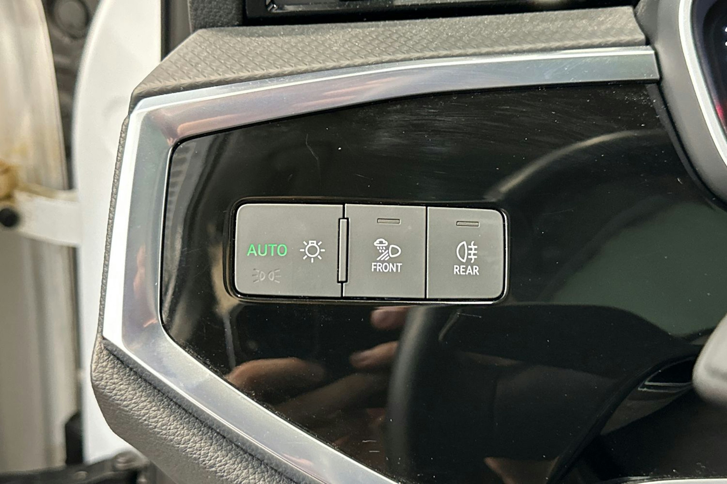valkoinen Audi Q3 2021 kuva 18.