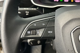 valkoinen Audi Q3 2021 kuva 19.