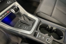 valkoinen Audi Q3 2021 kuva 23.