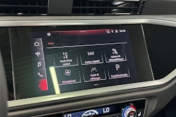 valkoinen Audi Q3 2021 kuva 26.