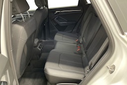 valkoinen Audi Q3 2022 kuva 10.