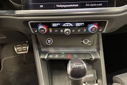 valkoinen Audi Q3 2022 kuva 17.