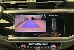 valkoinen Audi Q3 2022 kuva 18.