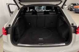 valkoinen Audi Q3 2022 kuva 21.