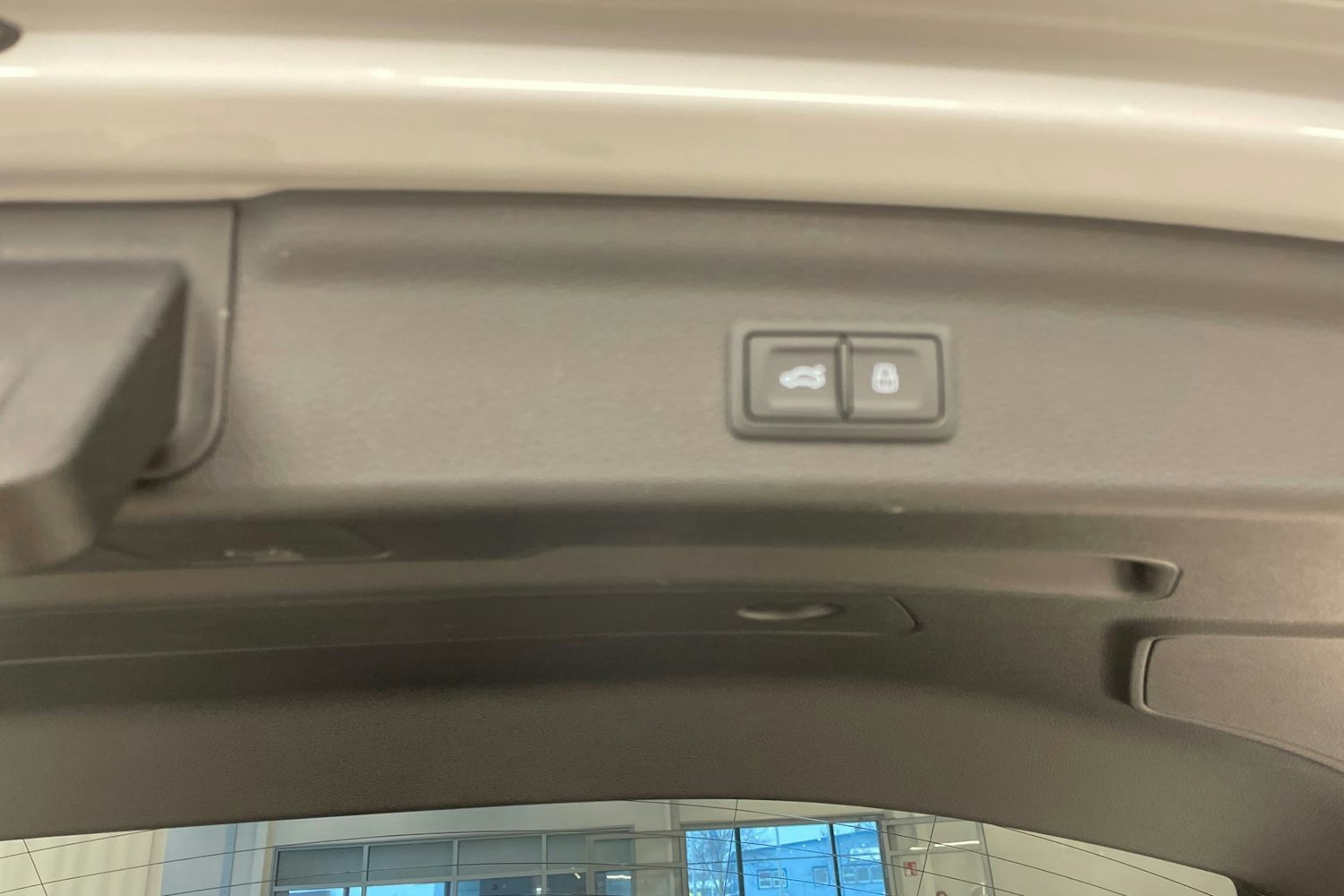 valkoinen Audi Q3 2022 kuva 22.