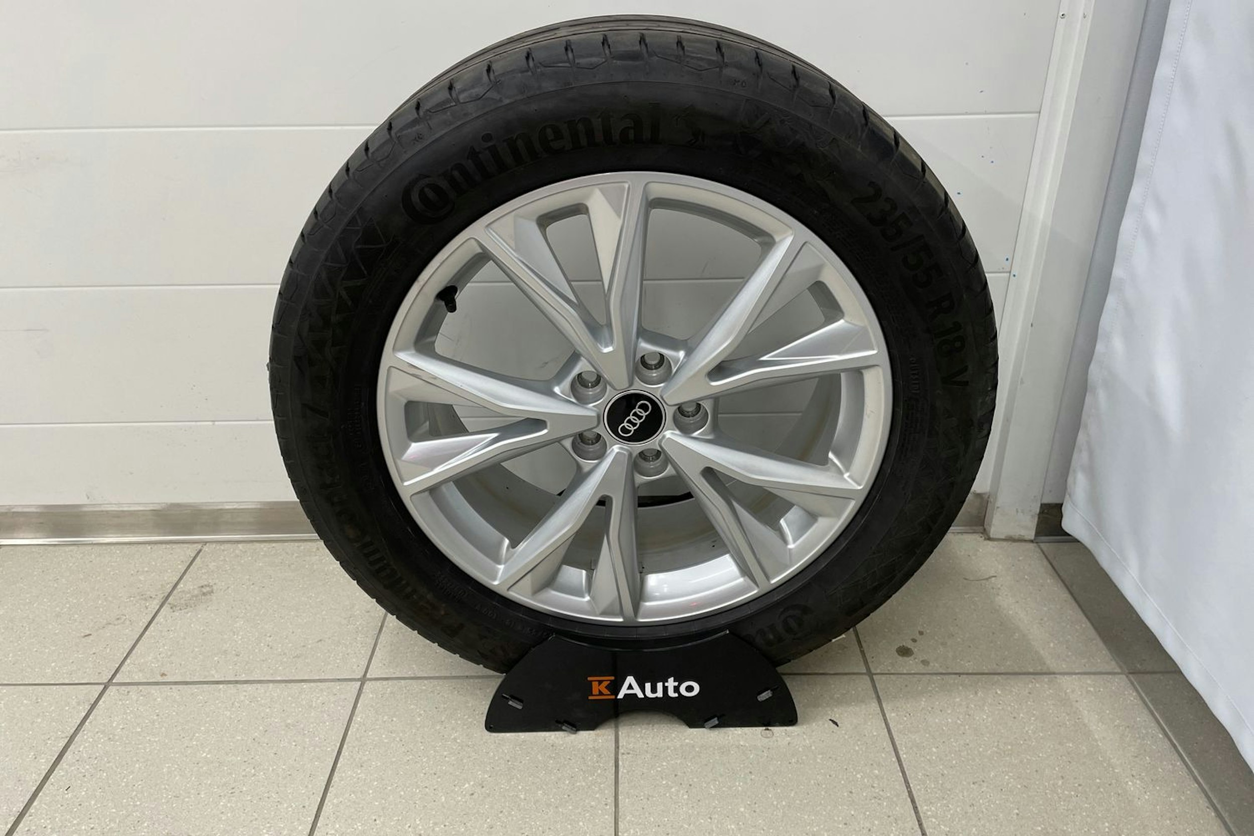 valkoinen Audi Q3 2022 kuva 23.