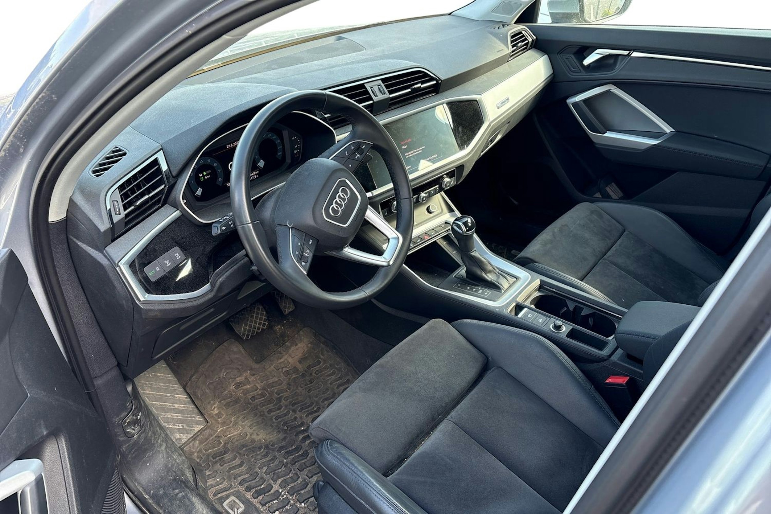 harmaa Audi Q3 2022 kuva 3.