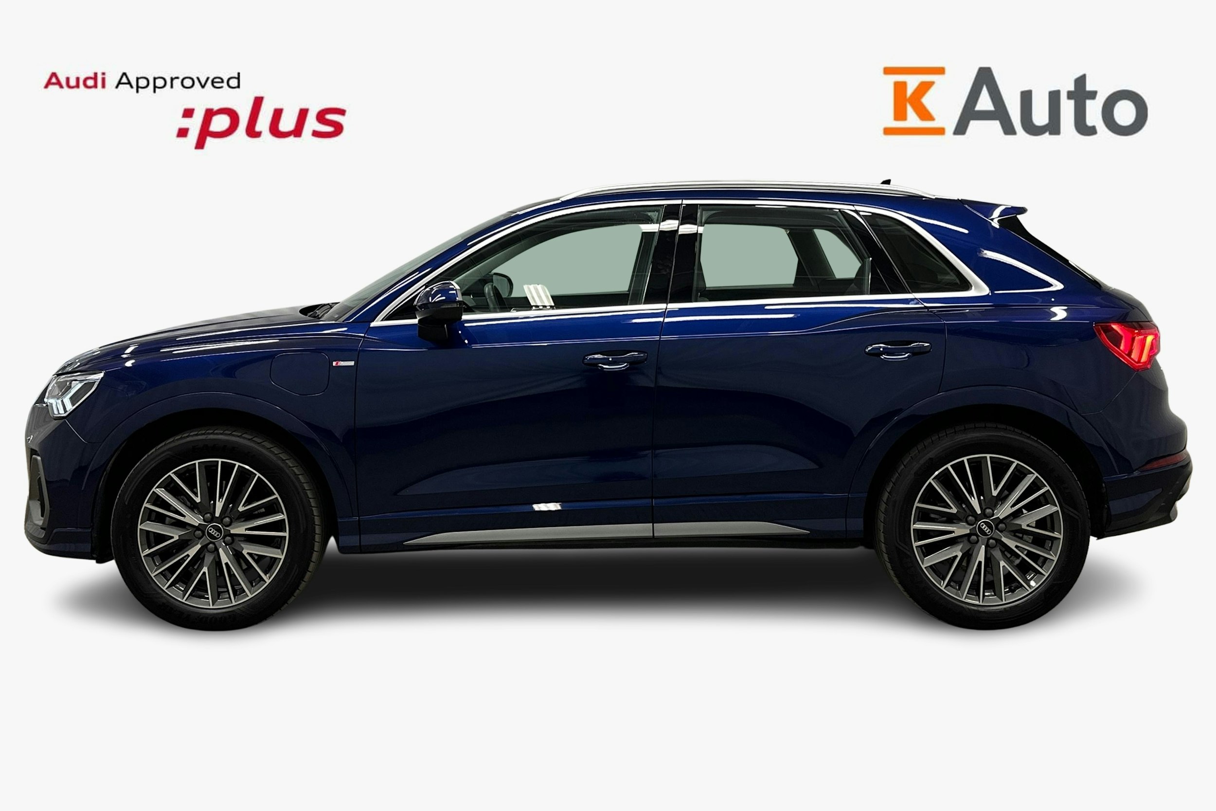 sininen Audi Q3 2022 kuva 6.
