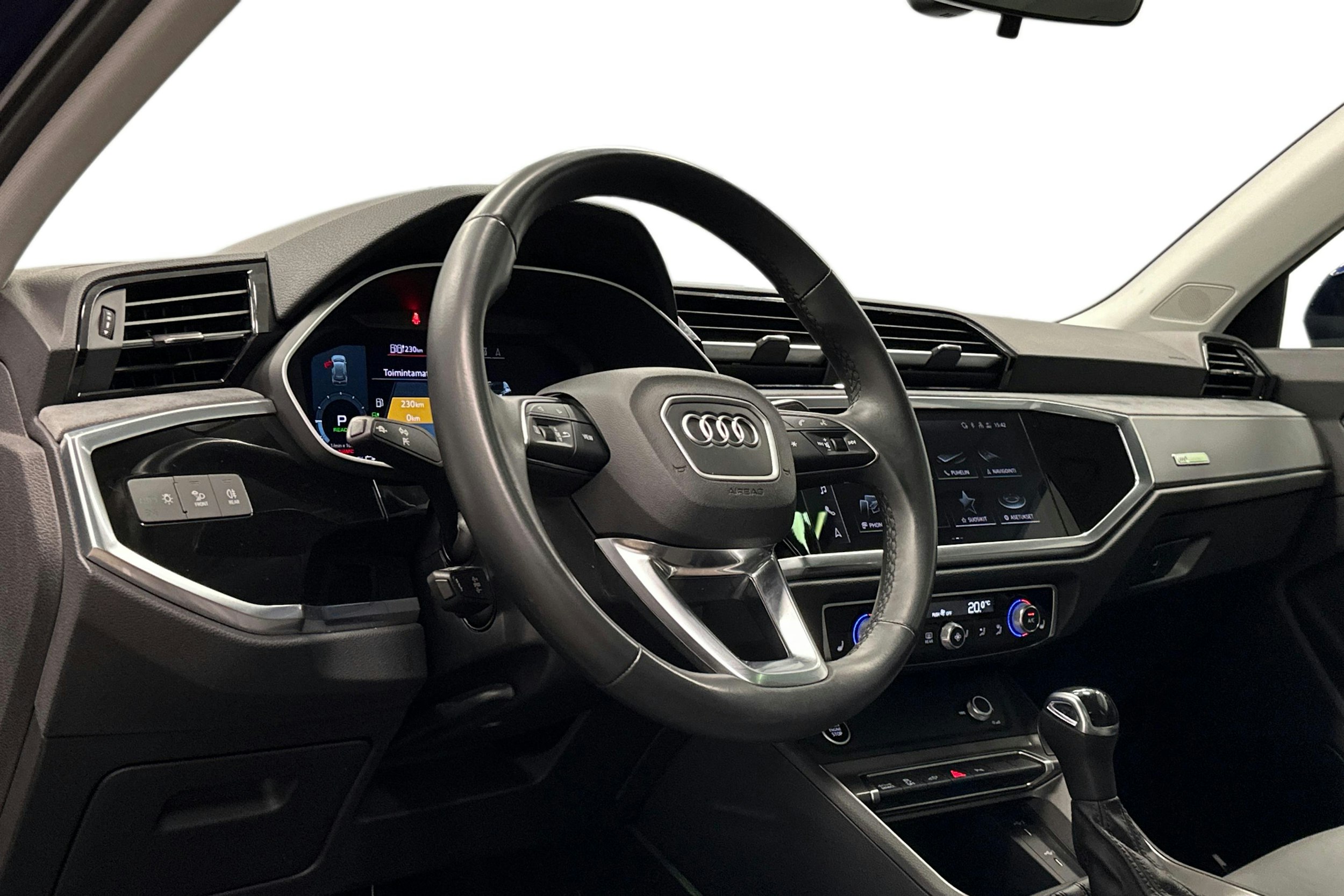 sininen Audi Q3 2022 kuva 7.