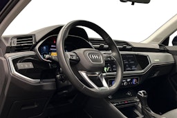 sininen Audi Q3 2022 kuva 7.