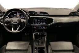 sininen Audi Q3 2022 kuva 9.