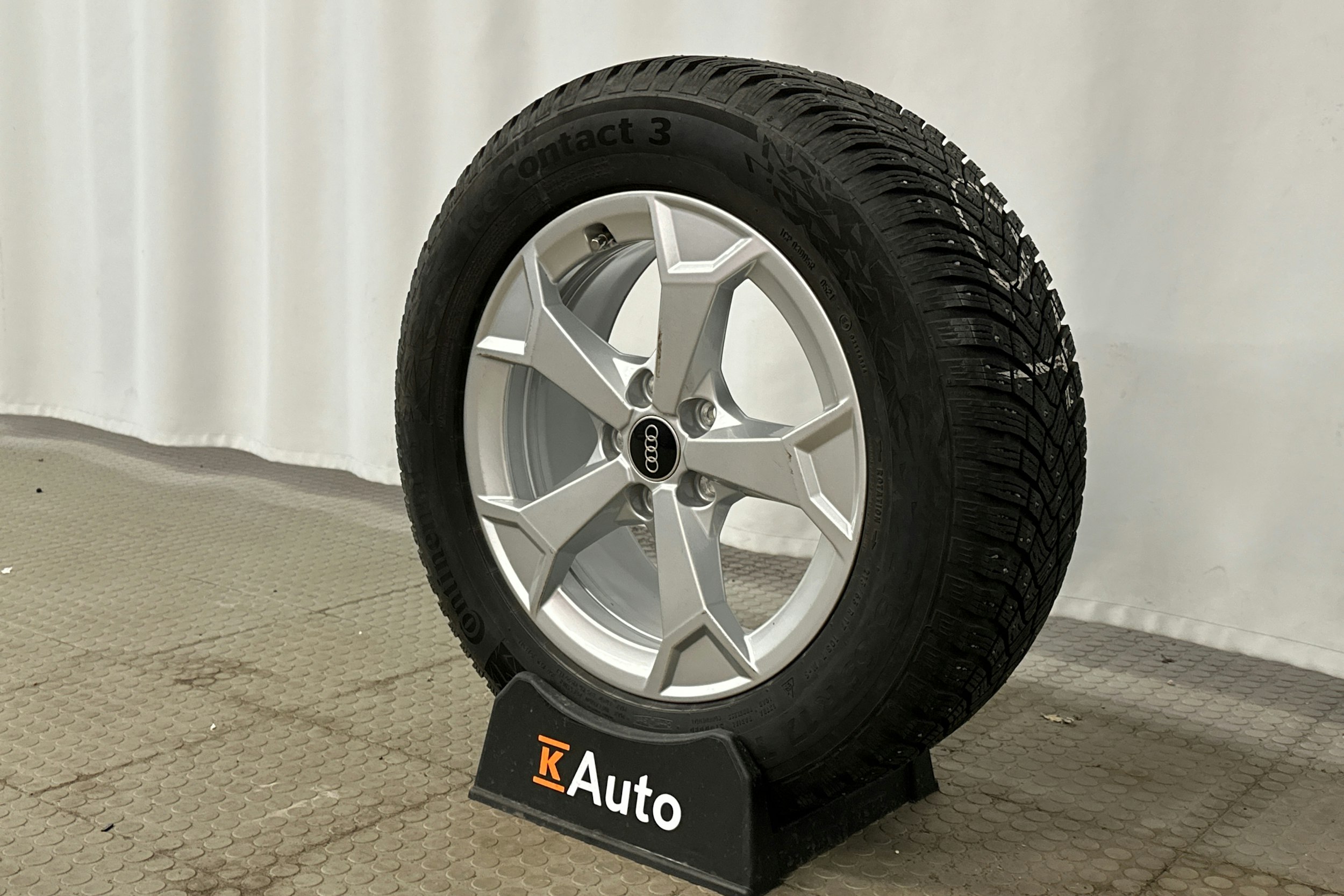 sininen Audi Q3 2022 kuva 12.