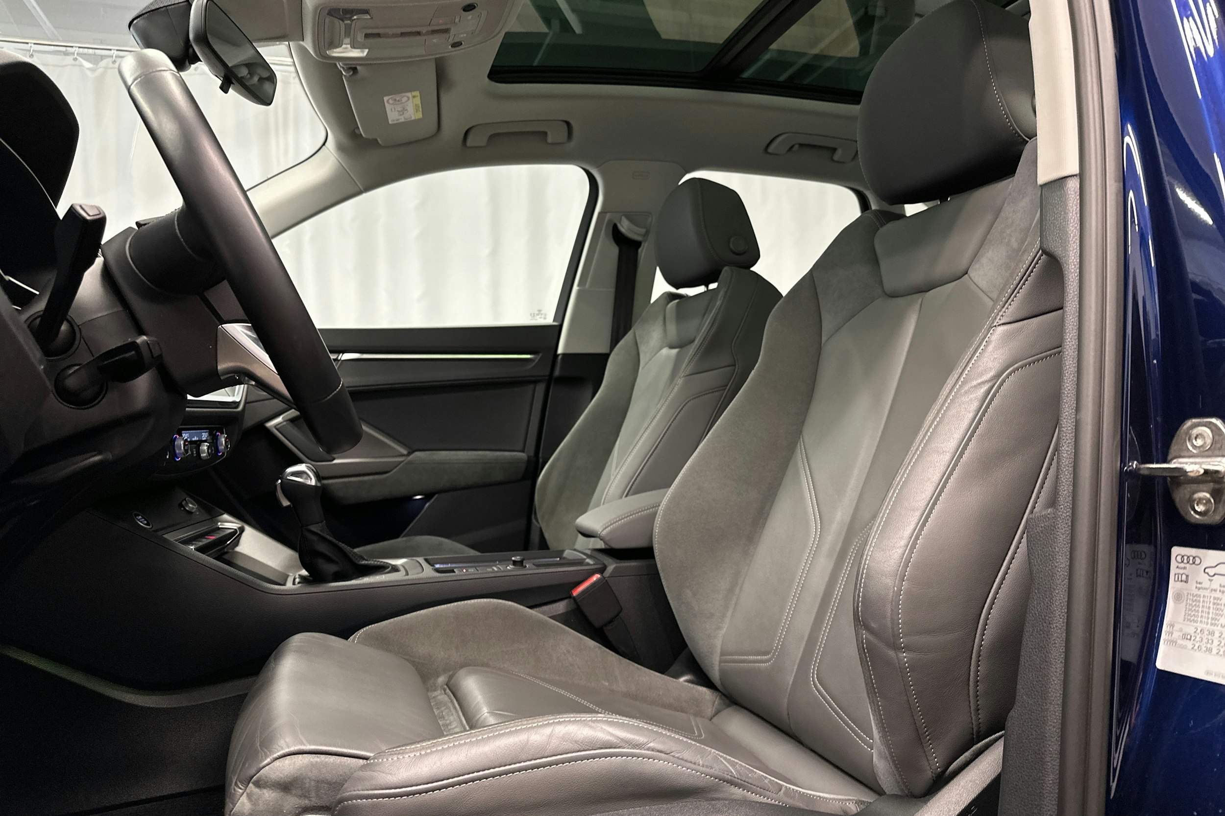 sininen Audi Q3 2022 kuva 14.
