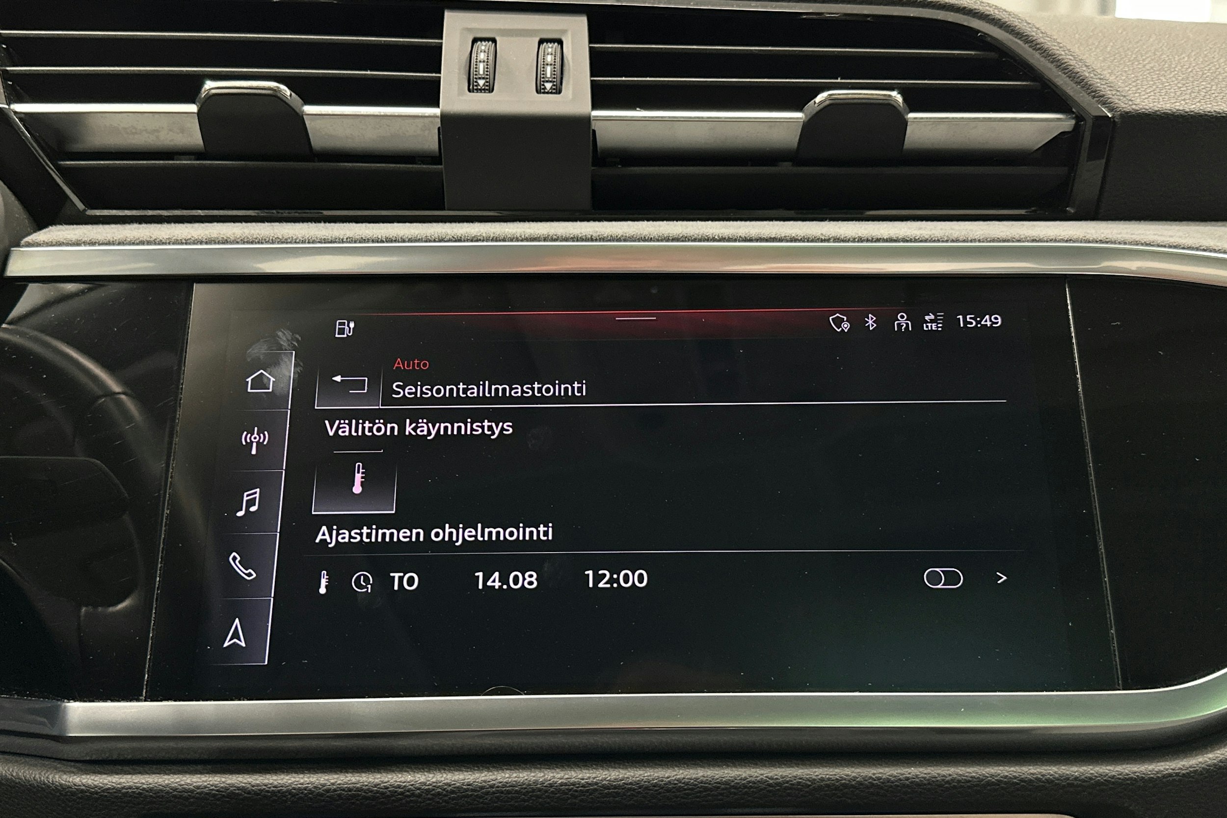 sininen Audi Q3 2022 kuva 30.