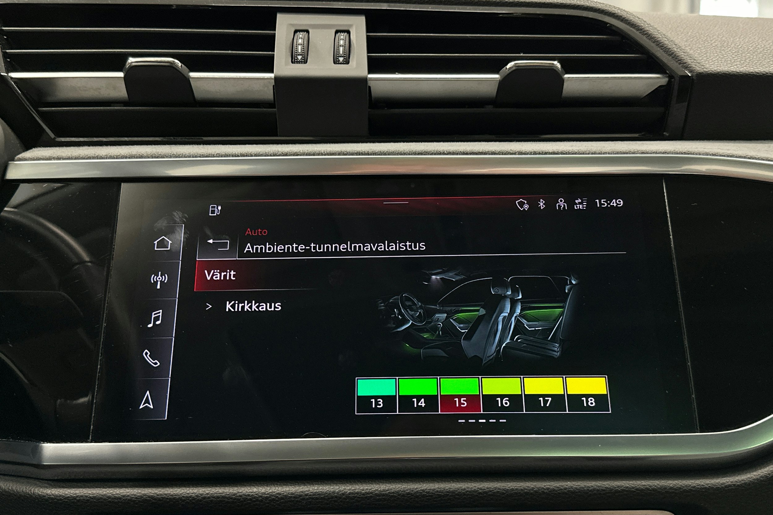 sininen Audi Q3 2022 kuva 31.