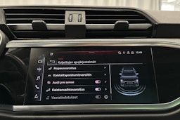 sininen Audi Q3 2022 kuva 32.