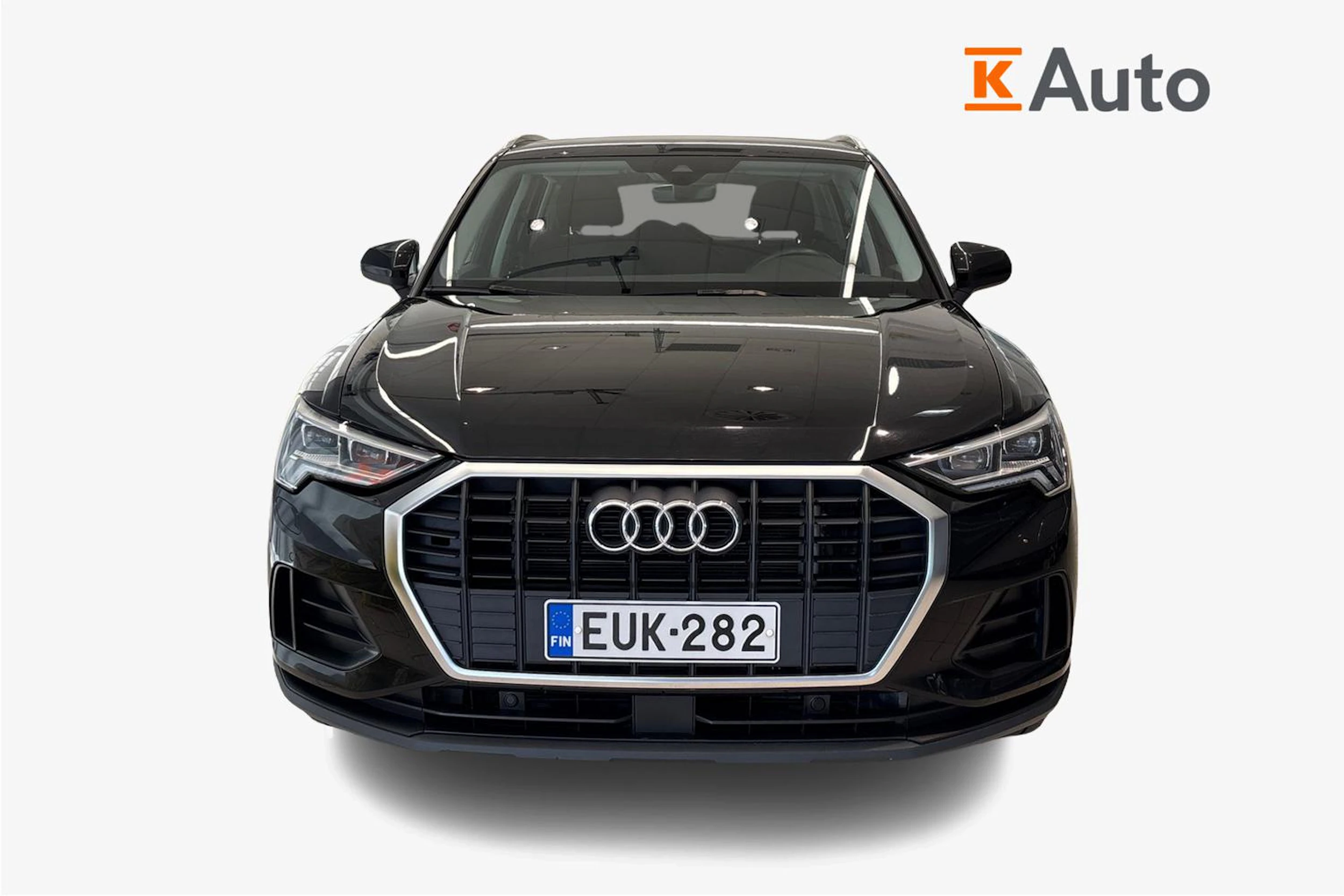 Musta Audi Q3 2022 kuva 4.