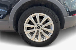 Musta Audi Q3 2022 kuva 9.