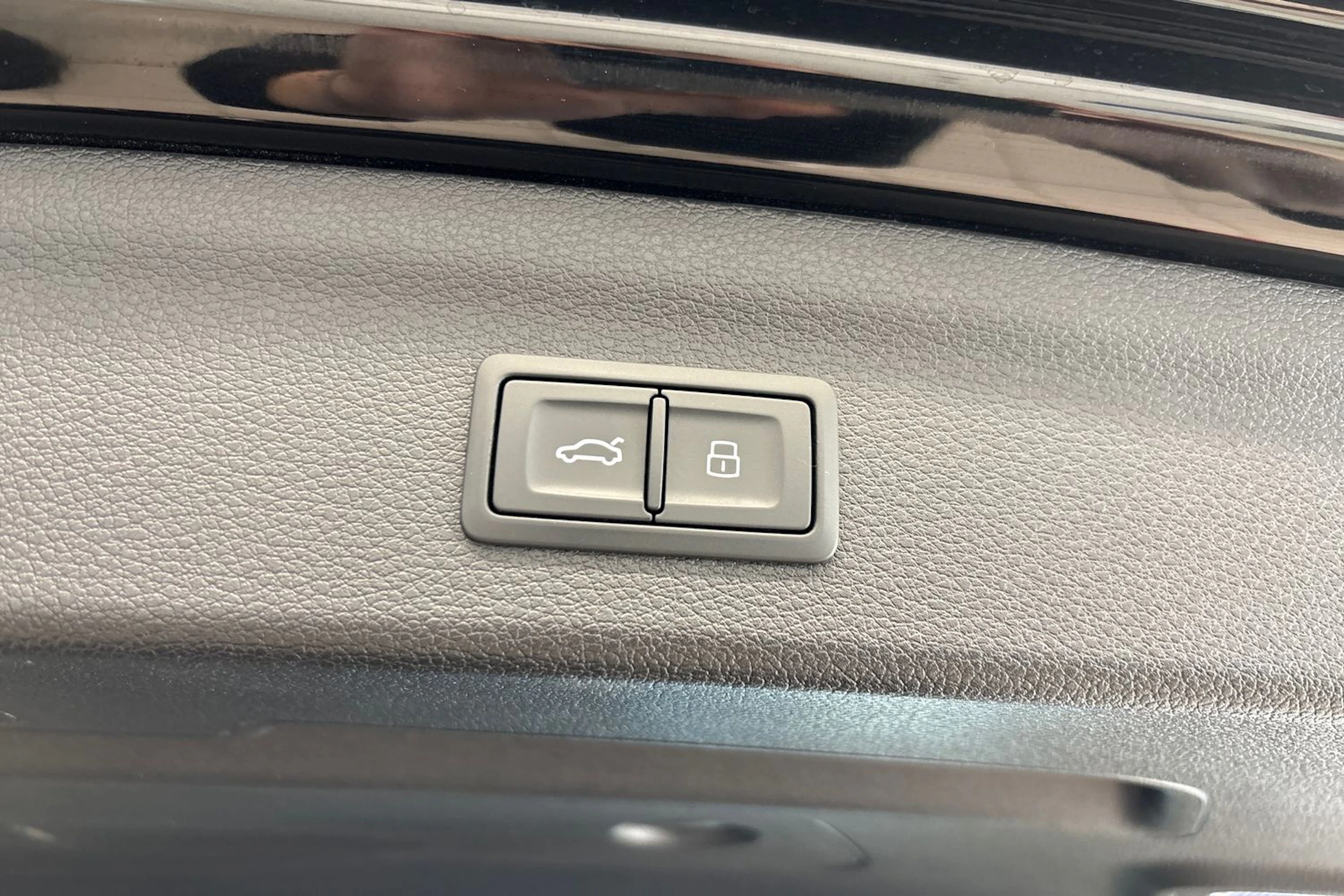 Musta Audi Q3 2022 kuva 15.