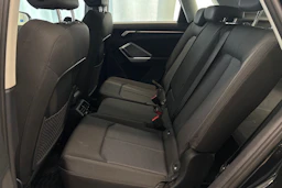 Musta Audi Q3 2022 kuva 16.