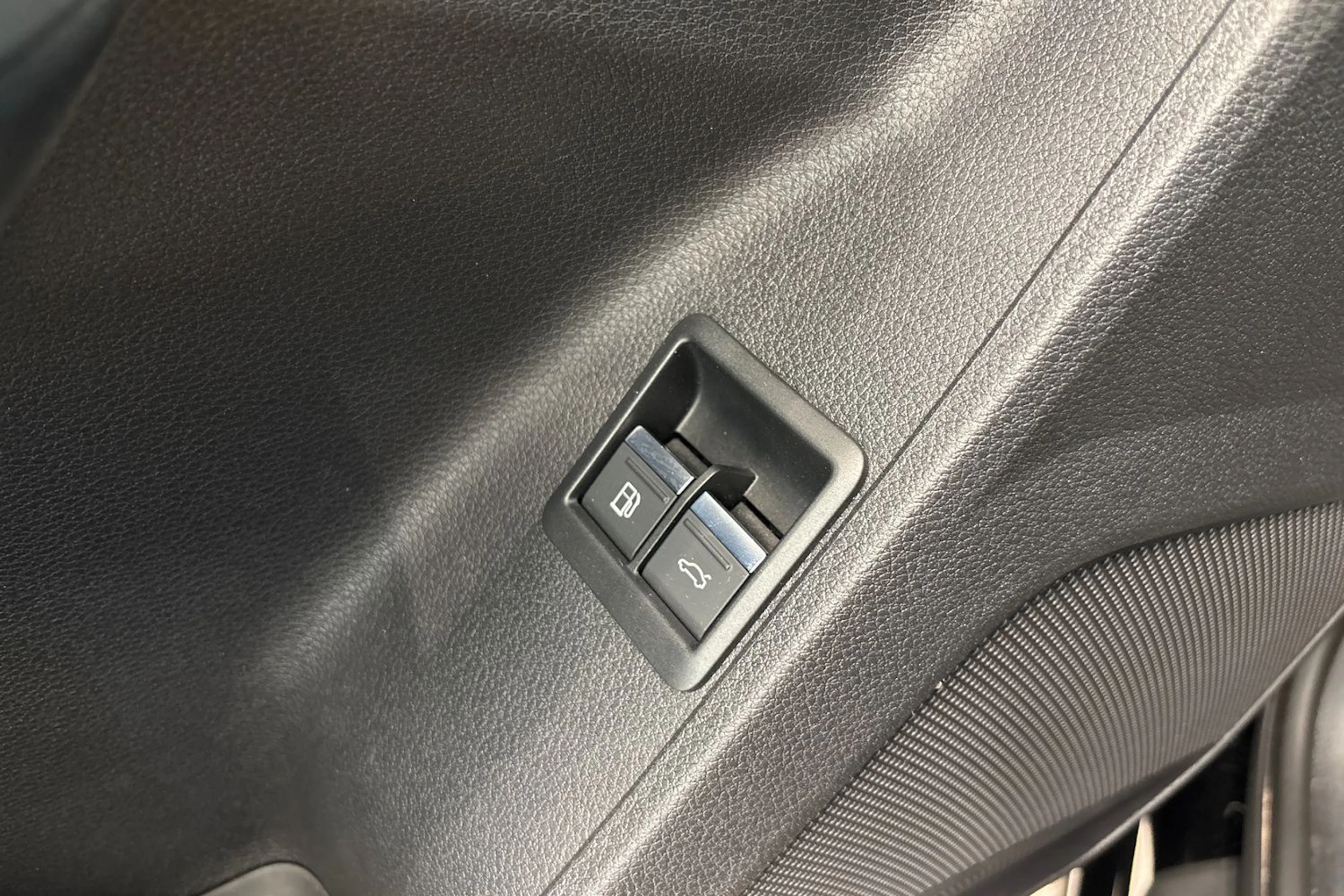 Musta Audi Q3 2022 kuva 17.