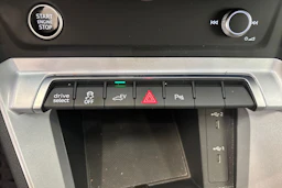Musta Audi Q3 2022 kuva 25.