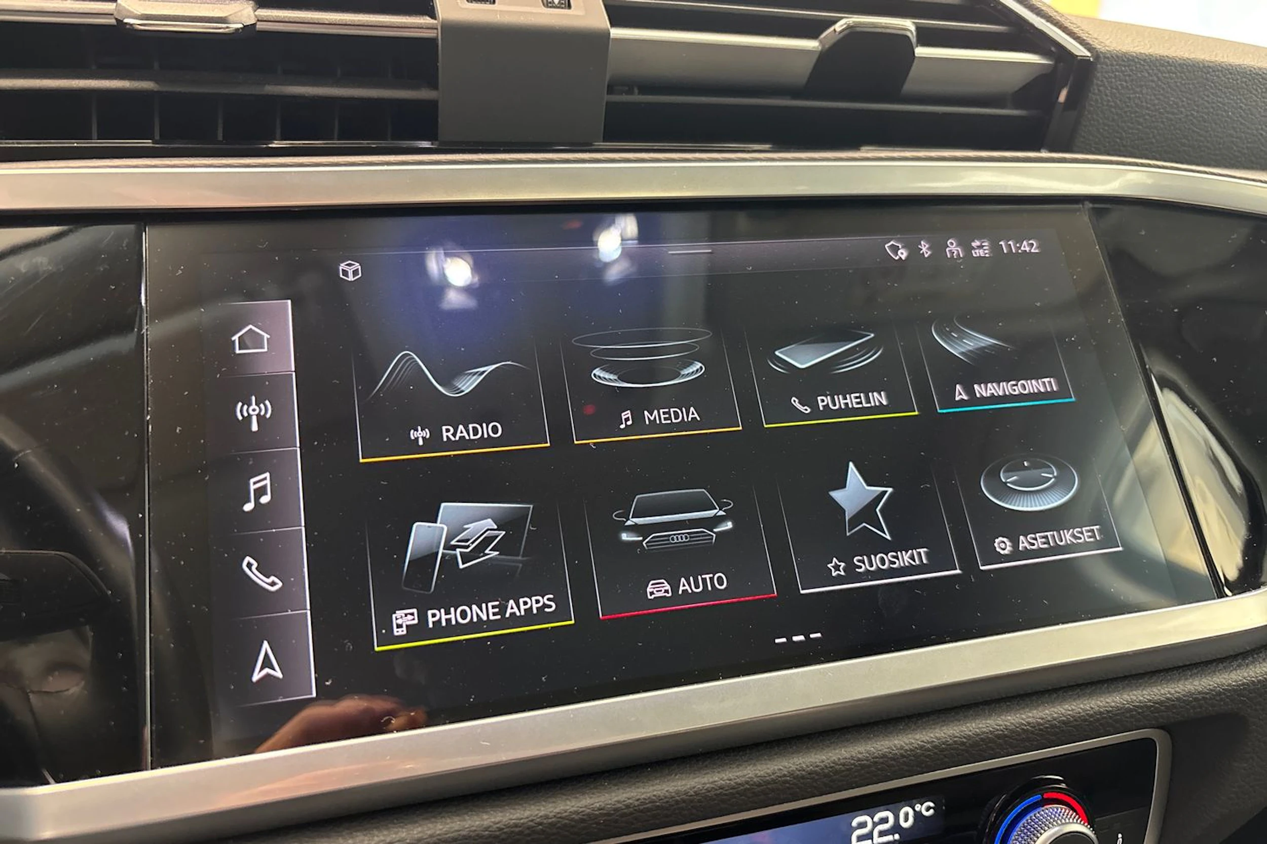Musta Audi Q3 2022 kuva 27.