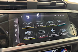 Musta Audi Q3 2022 kuva 27.