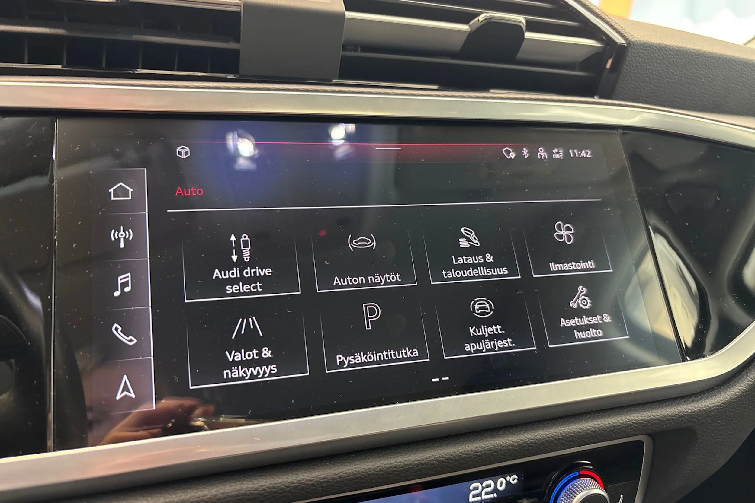 Musta Audi Q3 2022 kuva 28.