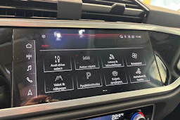 Musta Audi Q3 2022 kuva 28.