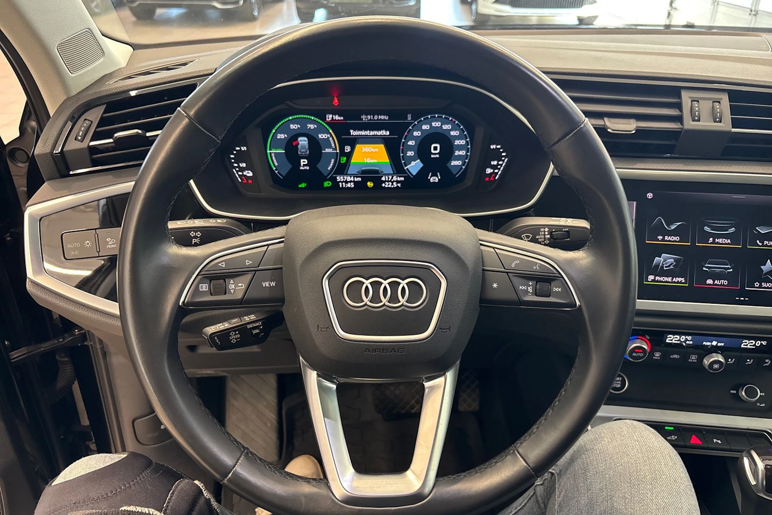 Musta Audi Q3 2022 kuva 32.