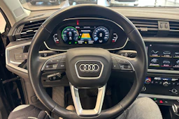 Musta Audi Q3 2022 kuva 32.