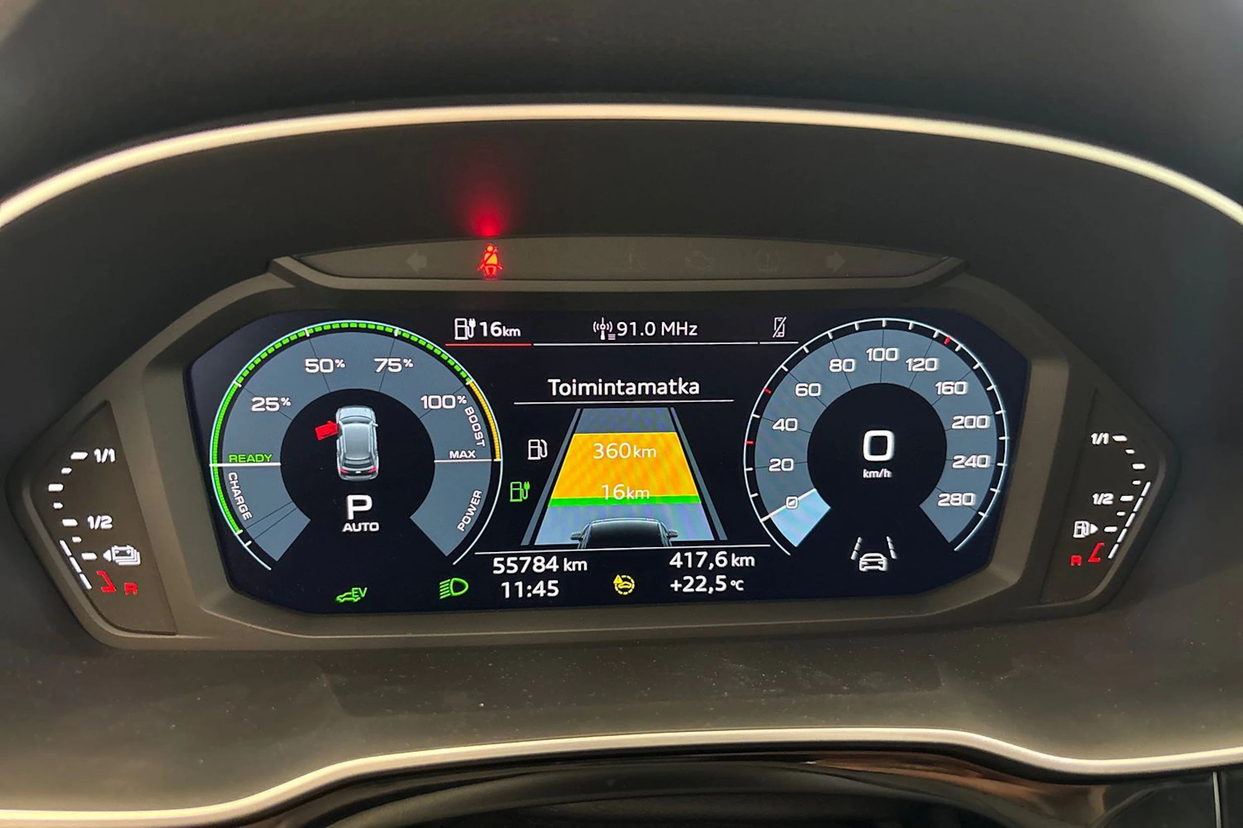 Musta Audi Q3 2022 kuva 33.