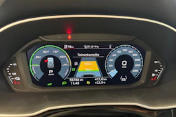 Musta Audi Q3 2022 kuva 33.