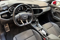 punainen Audi Q3 2022 kuva 6.