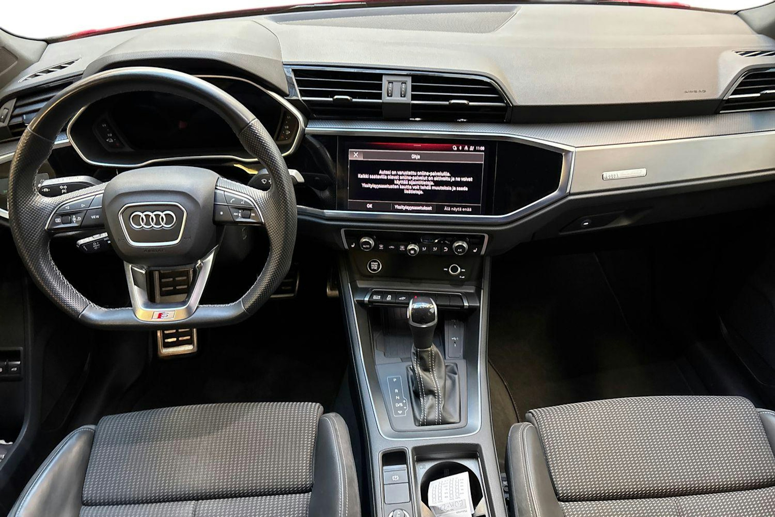 punainen Audi Q3 2022 kuva 7.