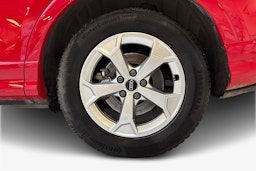 punainen Audi Q3 2022 kuva 9.