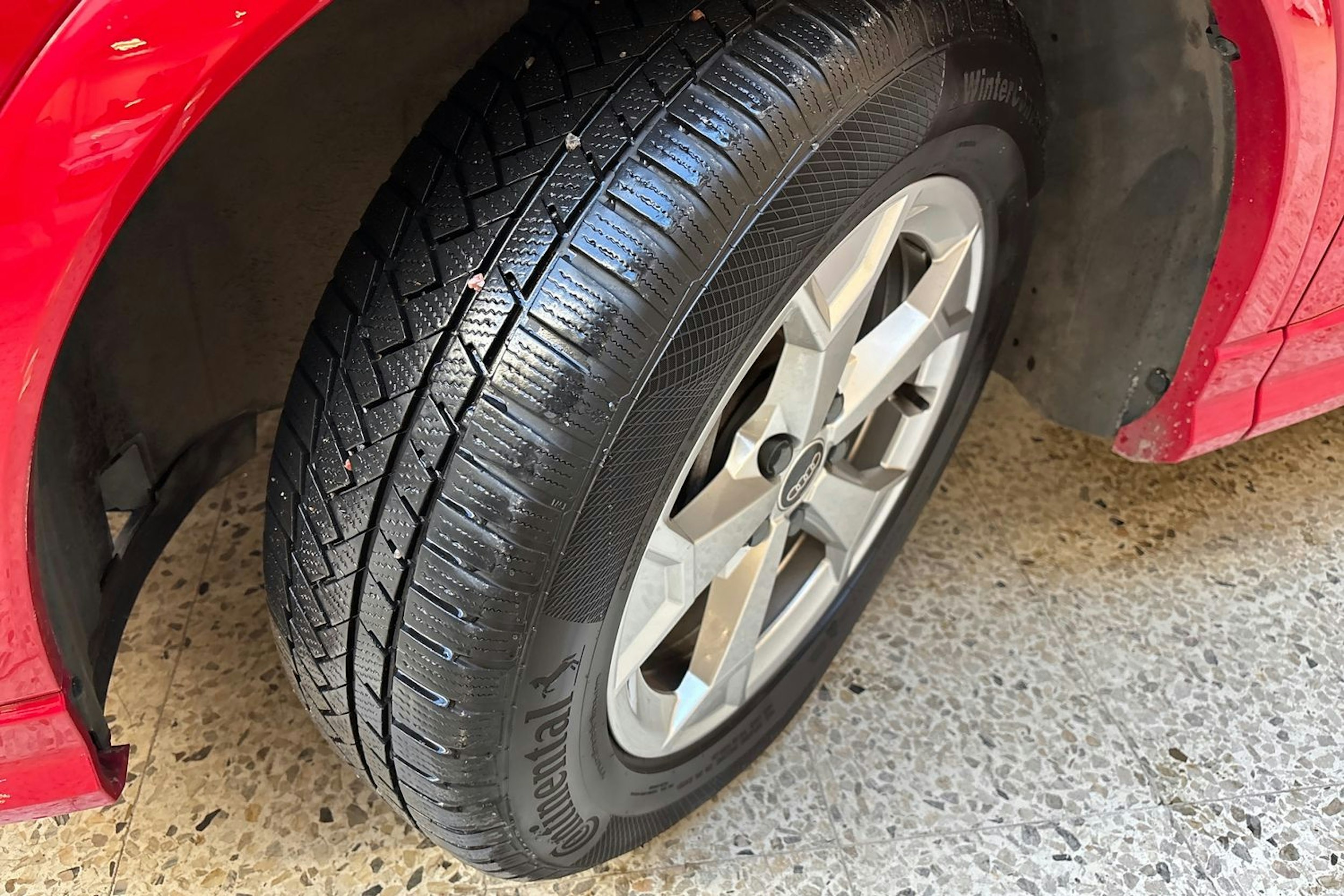 punainen Audi Q3 2022 kuva 10.