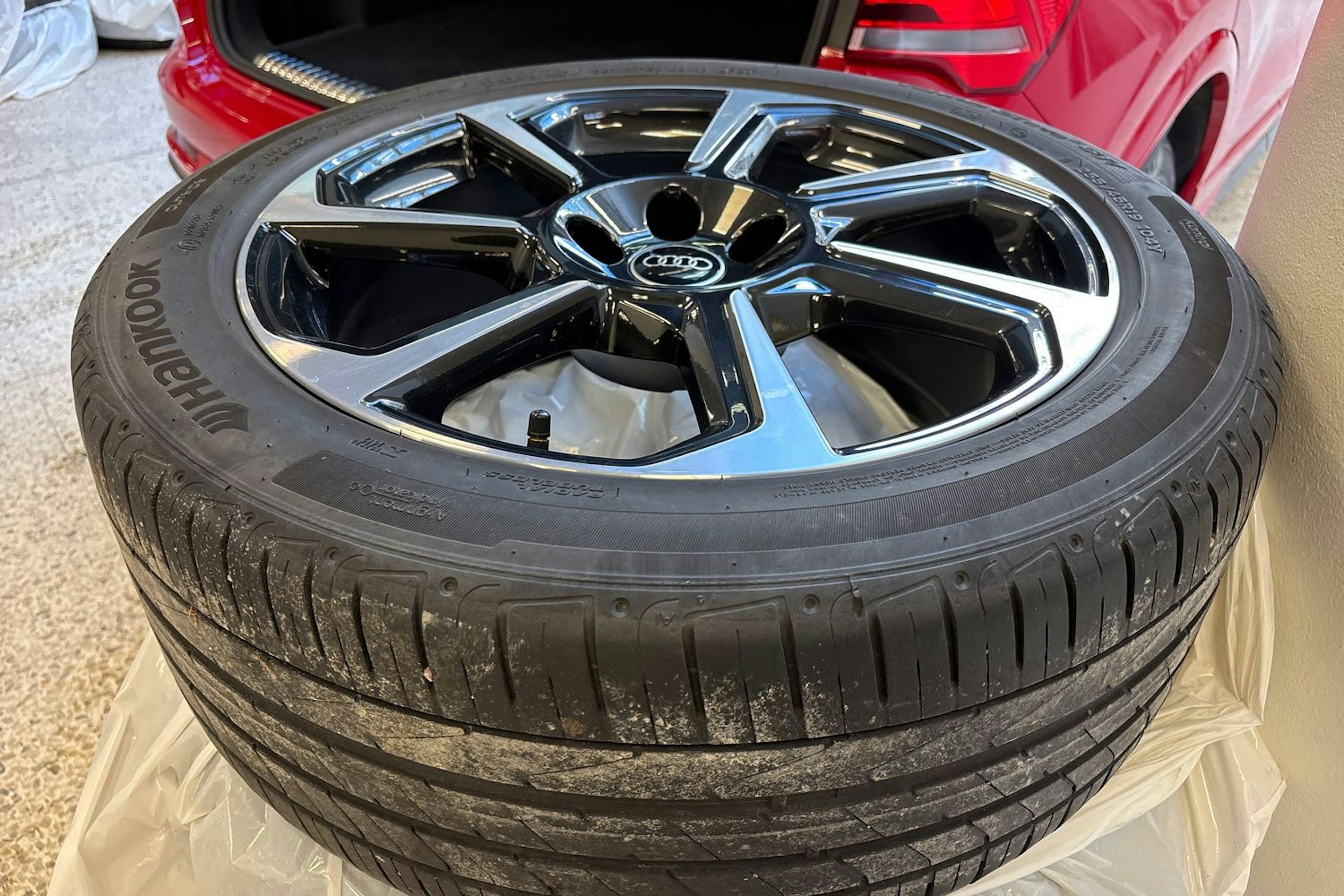 punainen Audi Q3 2022 kuva 11.