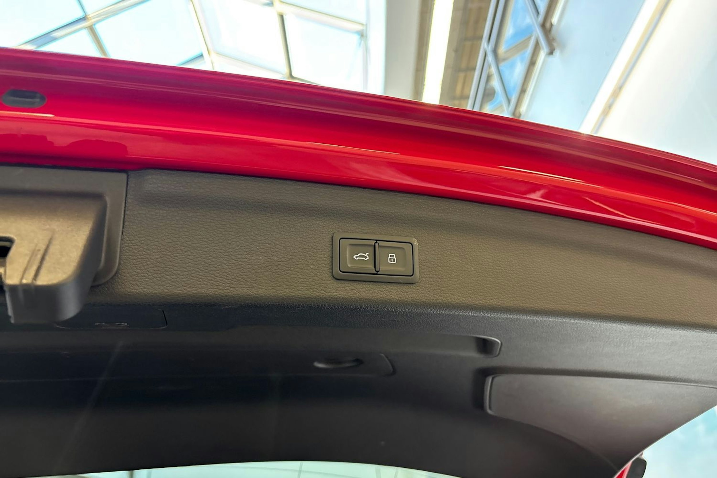 punainen Audi Q3 2022 kuva 13.