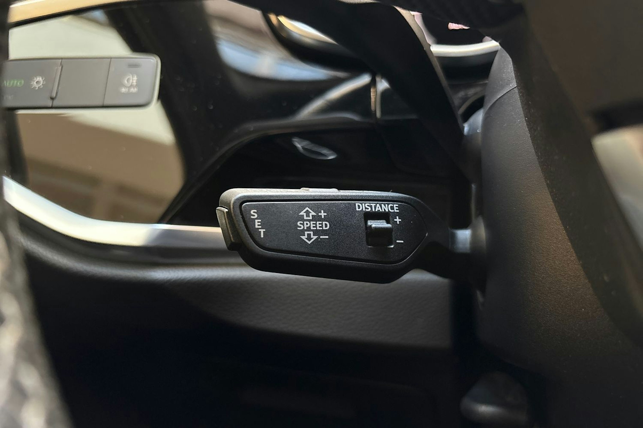 punainen Audi Q3 2022 kuva 15.