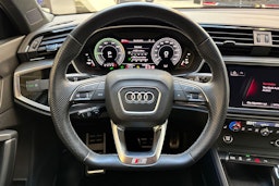 punainen Audi Q3 2022 kuva 16.