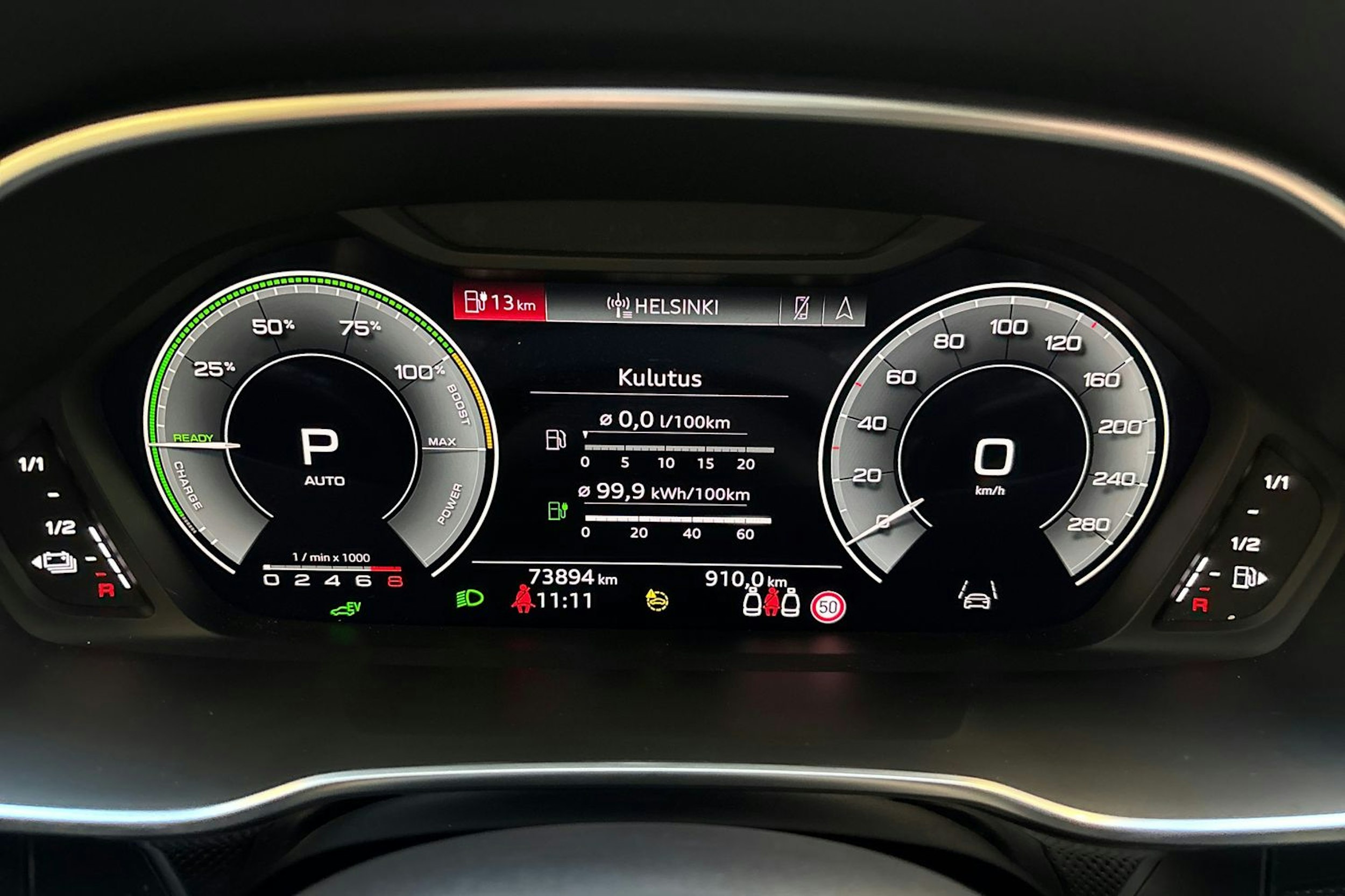 punainen Audi Q3 2022 kuva 17.