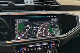 punainen Audi Q3 2022 kuva 19.