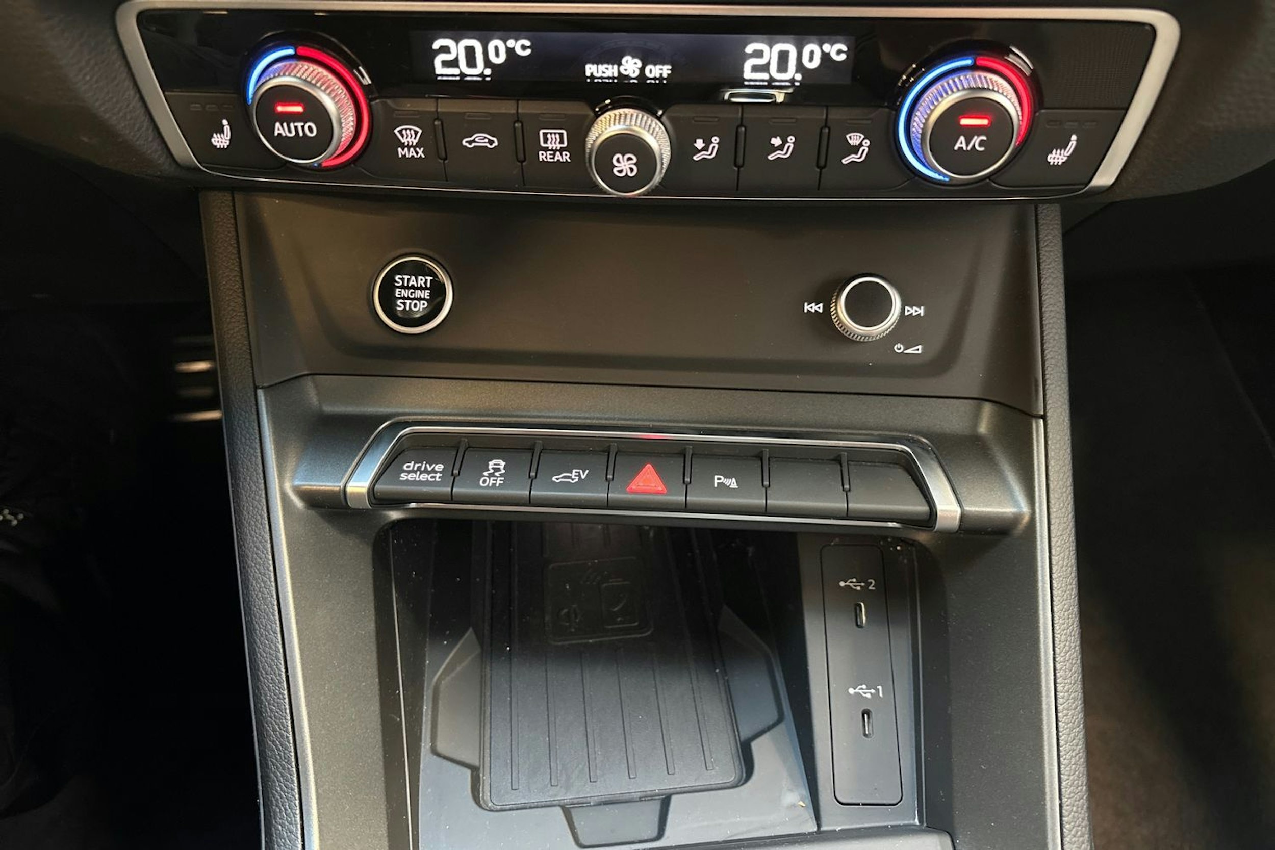 punainen Audi Q3 2022 kuva 20.