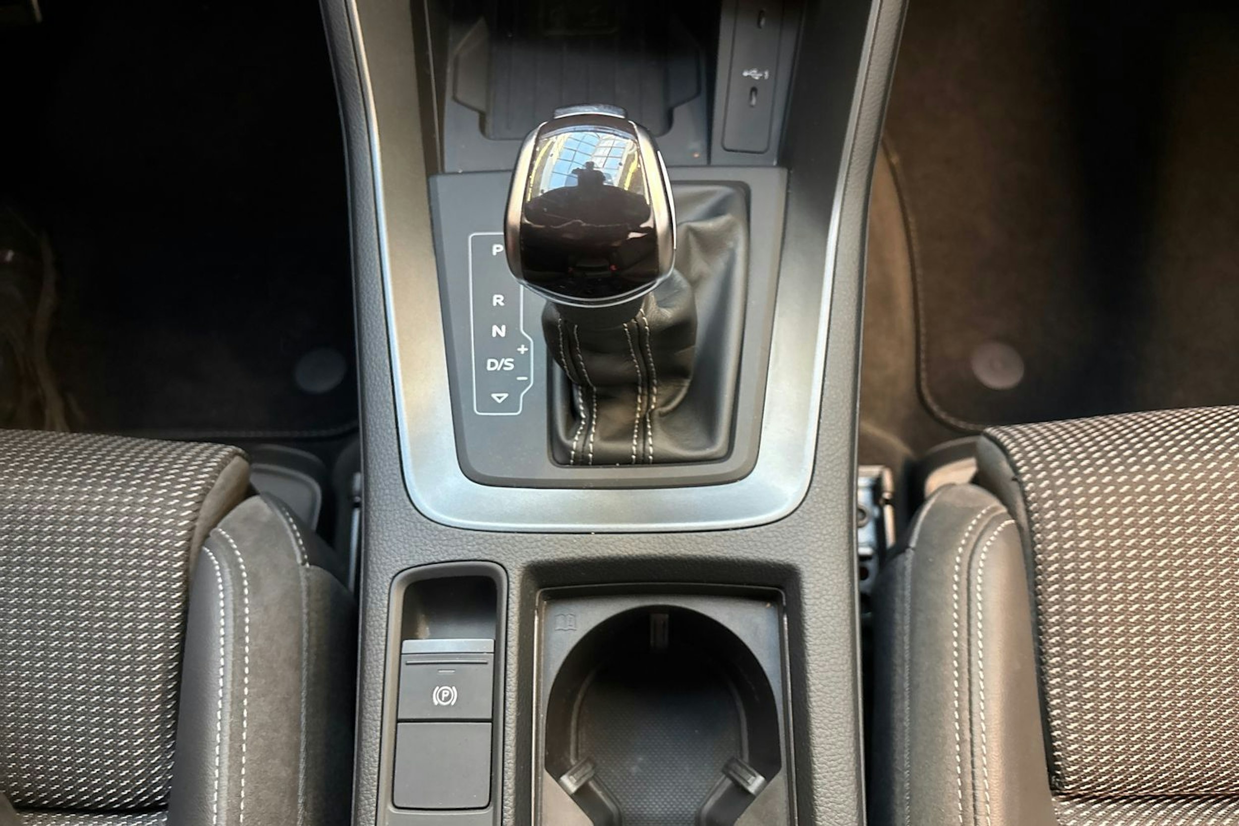 punainen Audi Q3 2022 kuva 21.