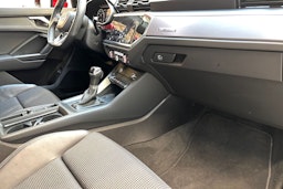 punainen Audi Q3 2022 kuva 23.