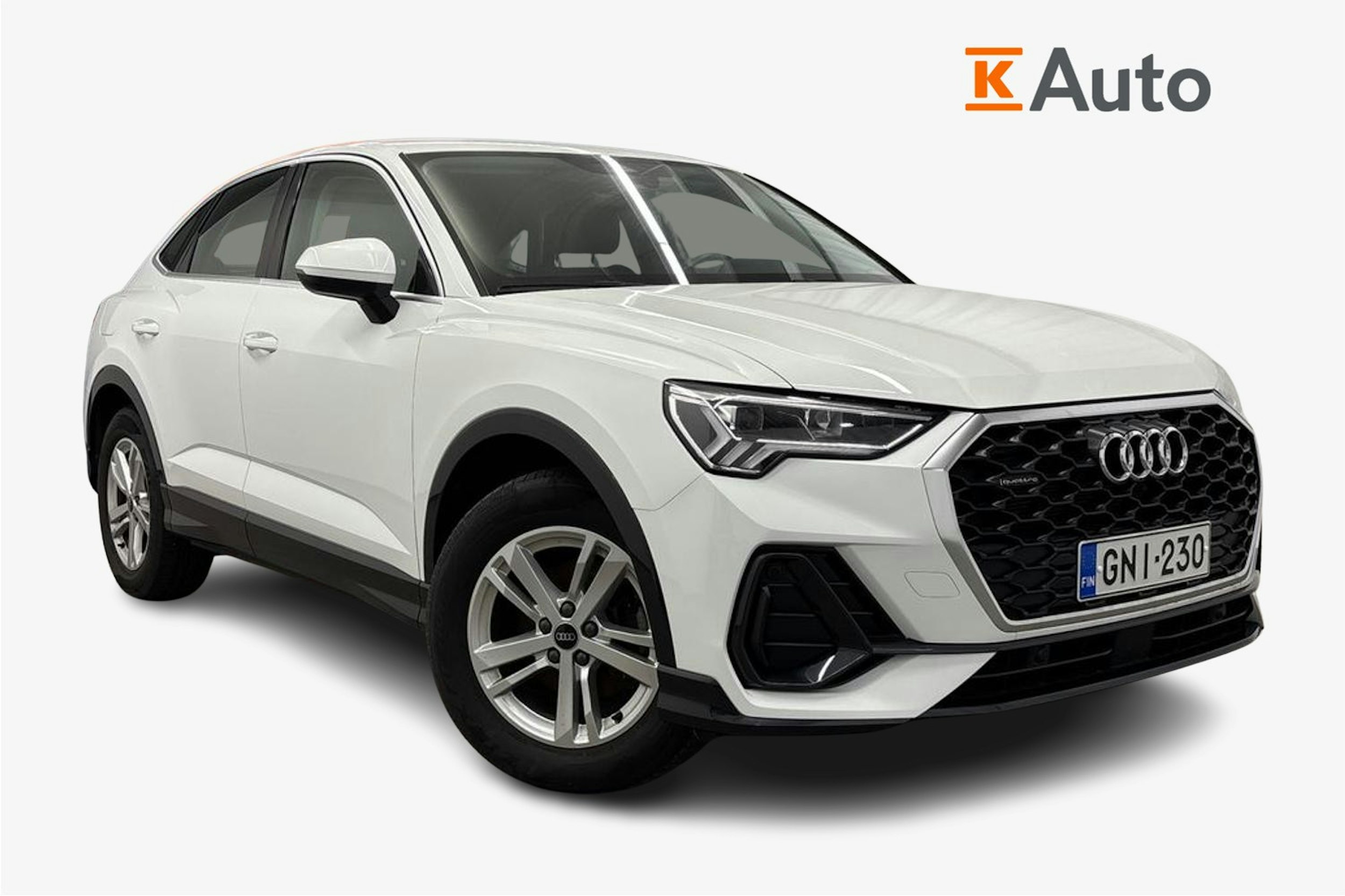 valkoinen Audi Q3 2022 kuva 1.