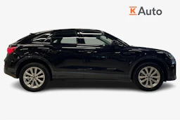 musta Audi Q3 2022 kuva 5.