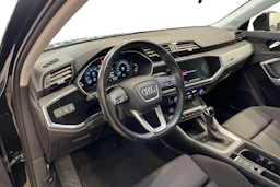 musta Audi Q3 2022 kuva 6.